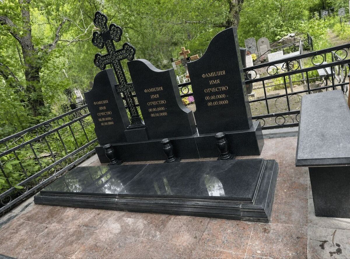 Тройной памятник из черного гранита с резным крестом и оградкой